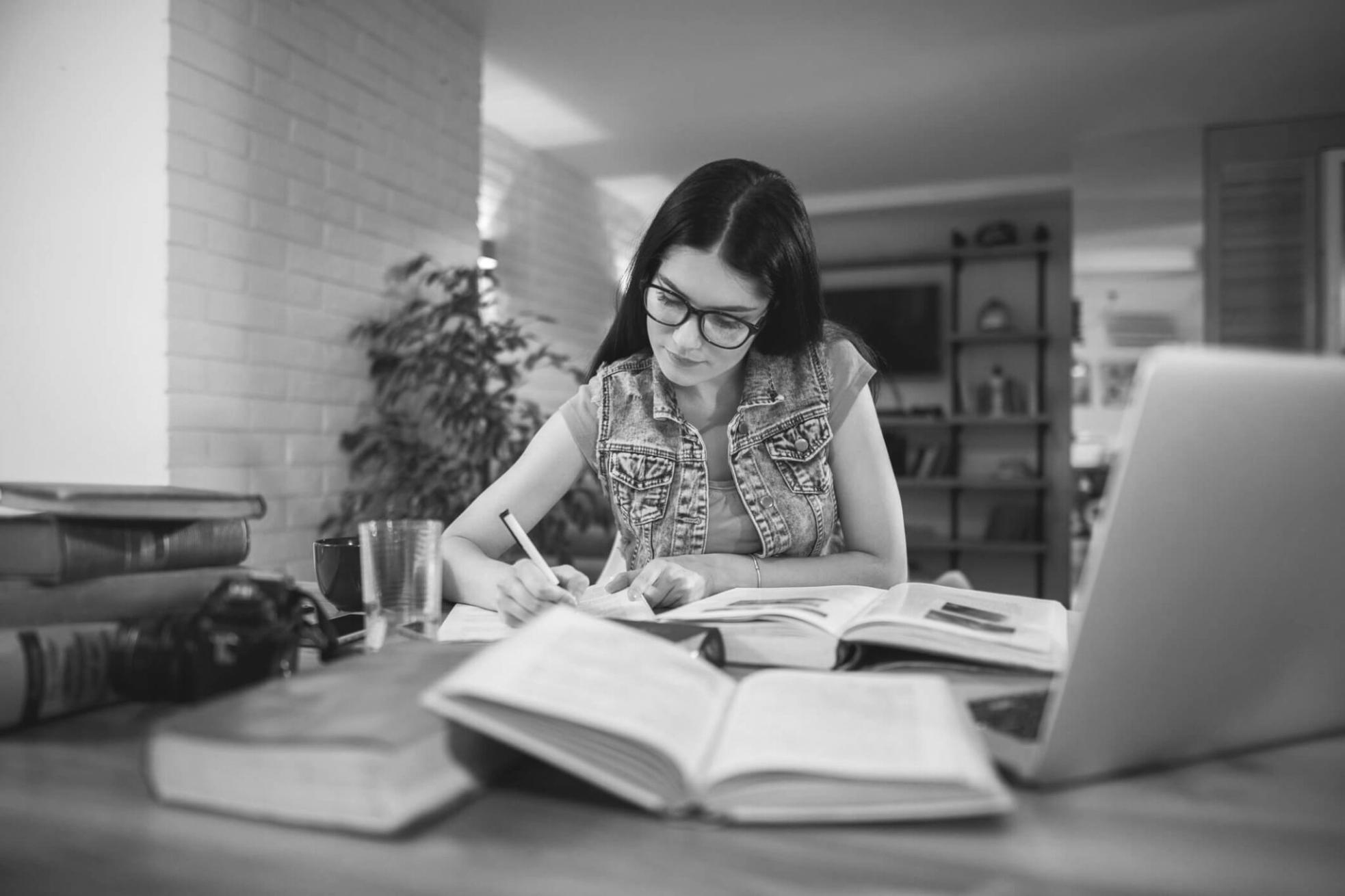 Workshop-Teilnehmer arbeiten an praktischen SEO-Aufgaben